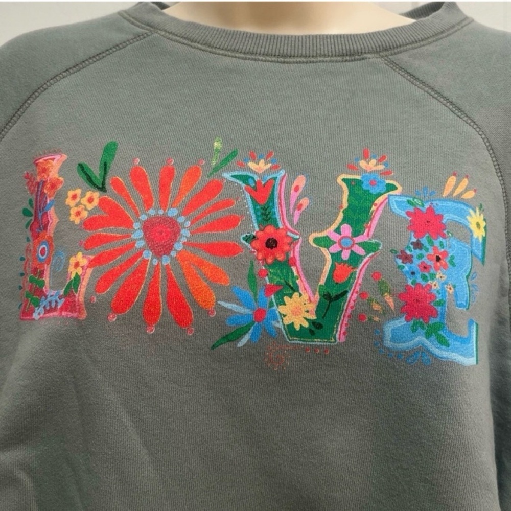 Natural Life Love Floral Print Sage Green Raglan Cropped Sweatshirt - Med - EUC - Picture 2 of 7
